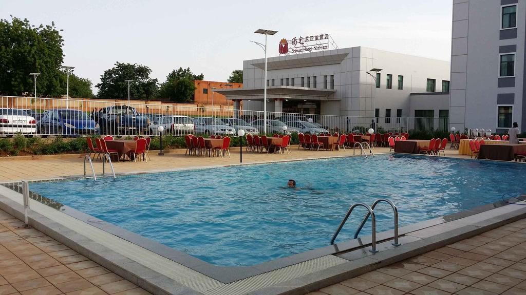 Soluxe Hotel Niamey Esterno foto